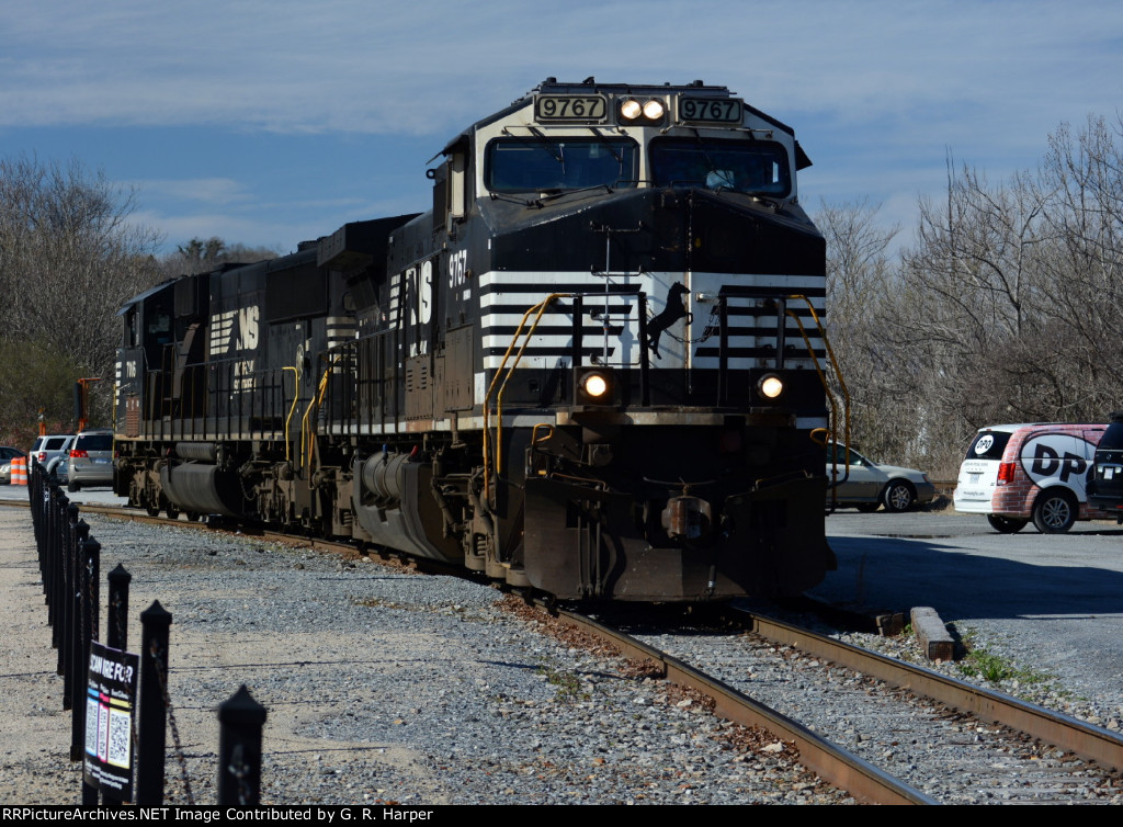 NS yard job E19's units return lite after having worked the interchange yard